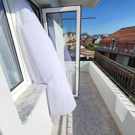 Apartment Sweet 2